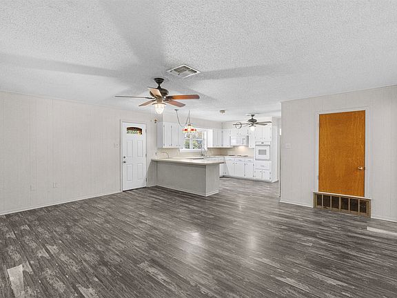 4th image of 815 N Wright Ave