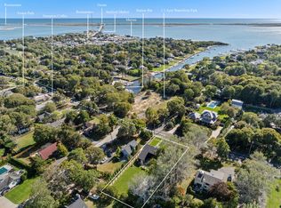 19 Shinnecock Rd, Hampton Bays, NY 11946