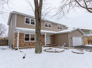 562 Applegate Ln, Lake Zurich, IL 60047