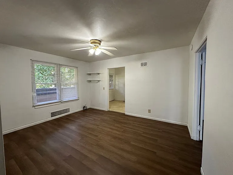226 N Main St — Photo 1