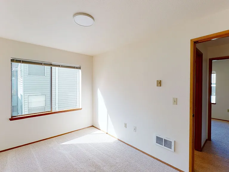Willow Bay Apartments — Photo 39