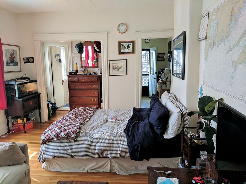 2nd image of 618-620 Main St #10