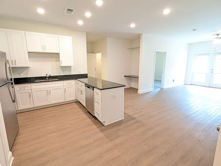 6801 West Apartments — Photo 18