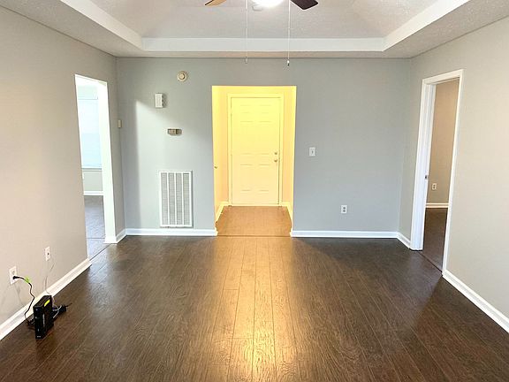 4th image of 718 Carbondale Dr