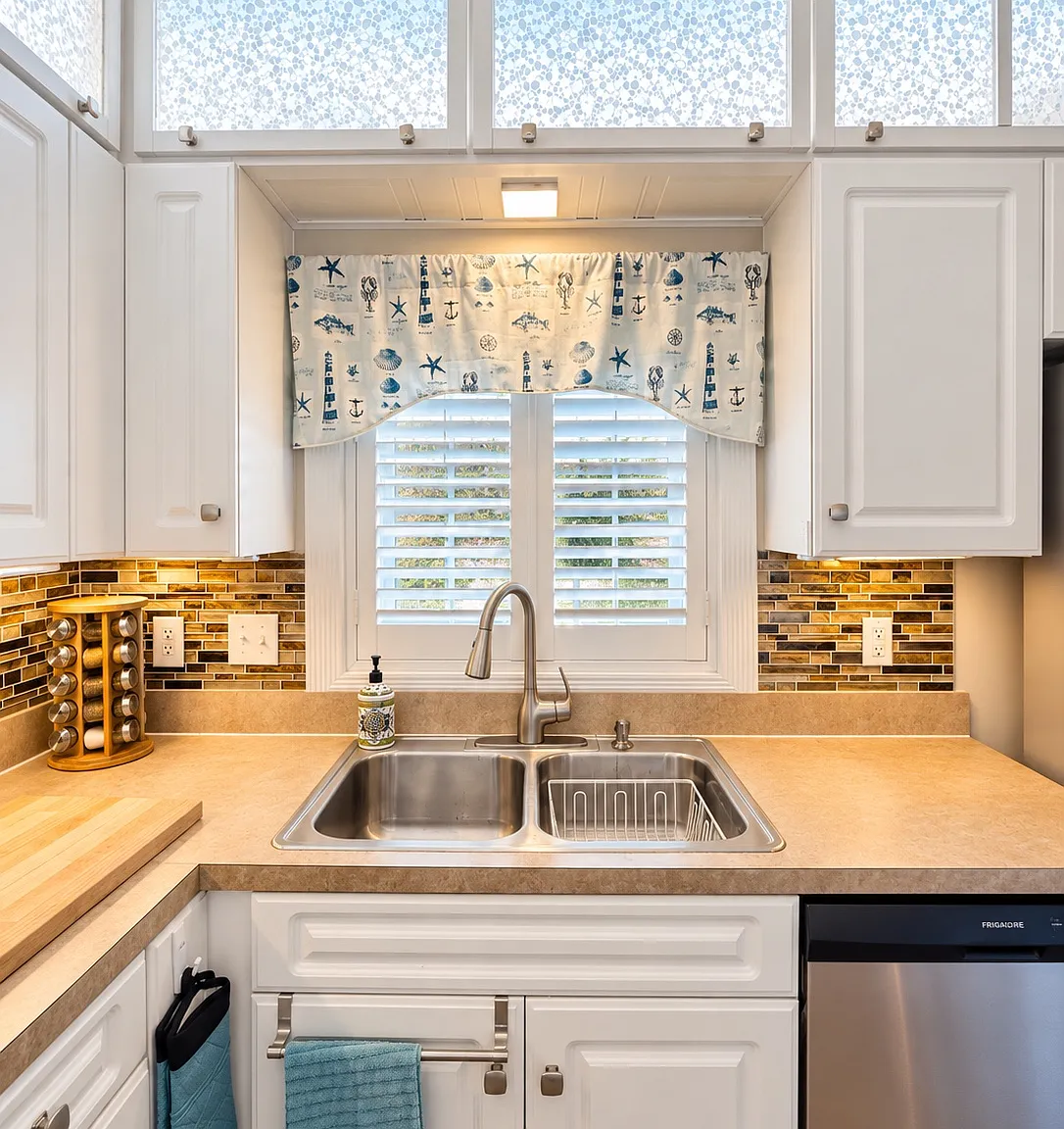 2 bed, 1000 sqft, $1,750 — Photo 4