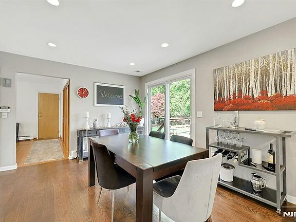 5th image of 5 Hilltop Rd
