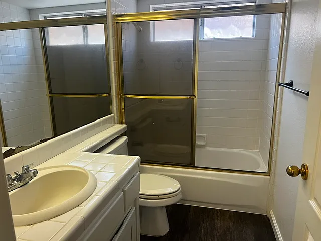 1049 E Manhattan Ave — Photo 11