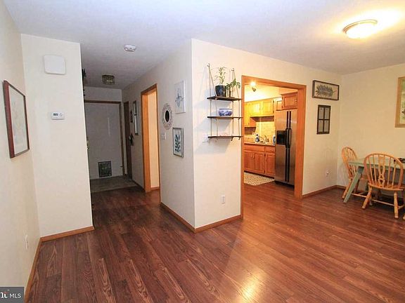 3rd image of 726 W Aaron Dr