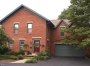 33 Hudson Common Dr, Hudson, OH 44236