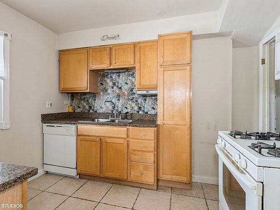 5th image of 1543 Broadway Ave
