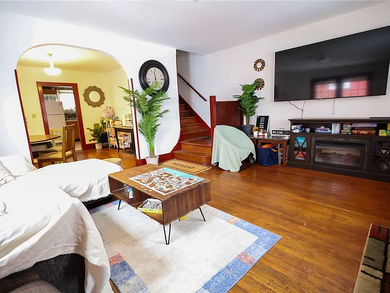 610 Mitchell St — Photo 3
