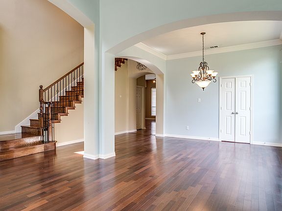 4th image of 1713 Almond Dr