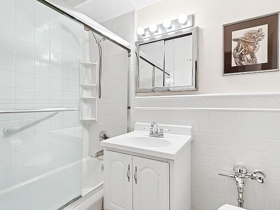 5th image of 63 E 9th St APT 4A