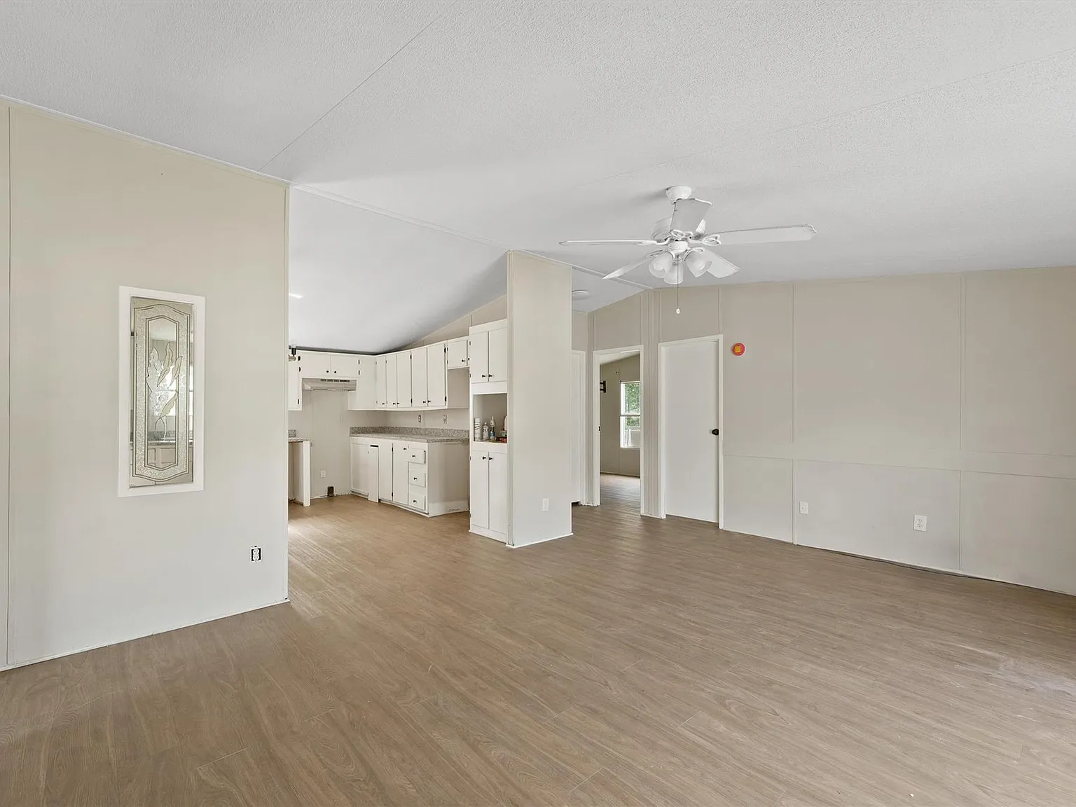 3 bed, 2.0 bath, 1120 sqft, $1,500 — Photo 3