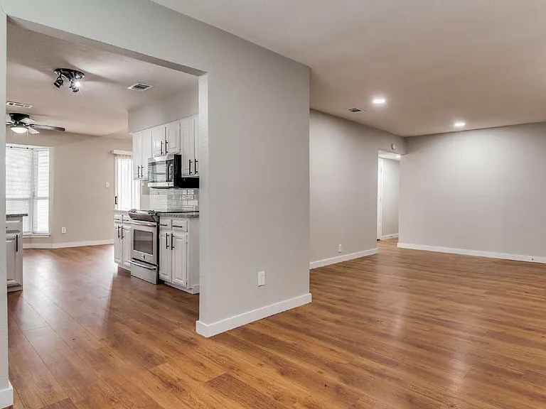 614 Brian Dr — Photo 7