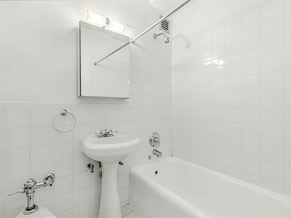 3rd image of 307 E 44th St APT 507