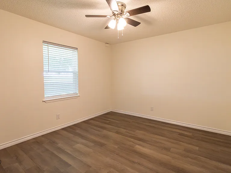 1214 Sycamore Dr — Photo 26