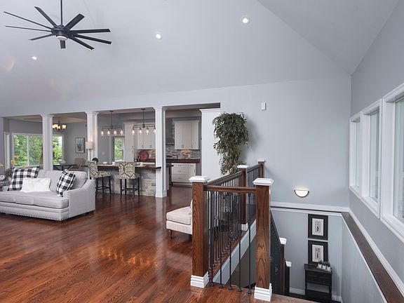 4th image of 180 Lindenwood Pl