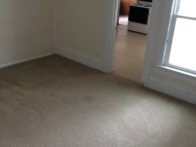 Comfortable Old Home converted into Apartments — Photo 4