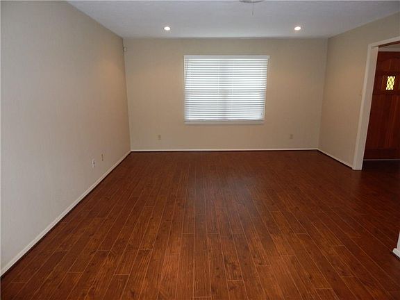 5th image of 4009 Walton Ave
