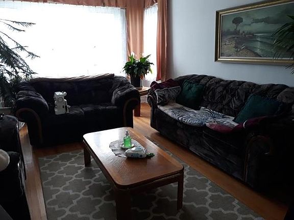 3rd image of 5624 W Newport Ave
