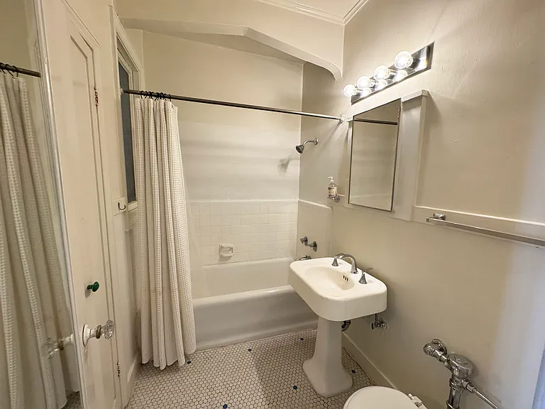 1755 Franklin St — Photo 7
