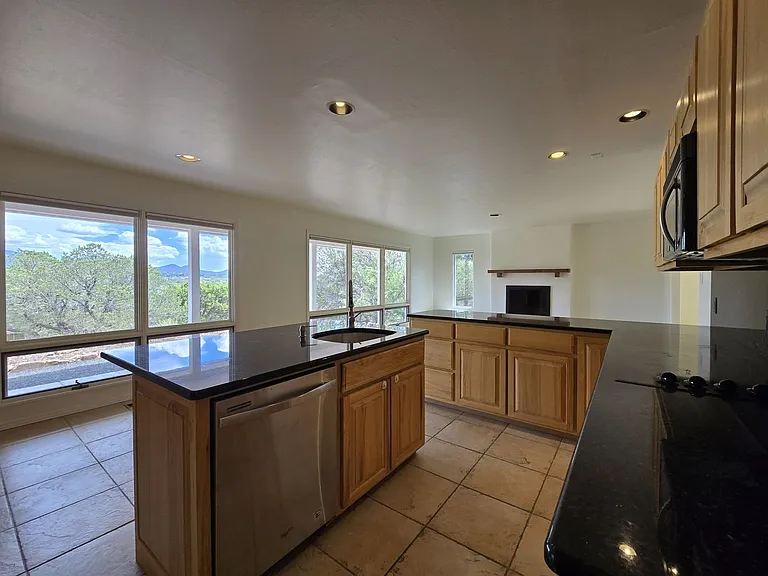 105 Michelle Dr — Photo 4