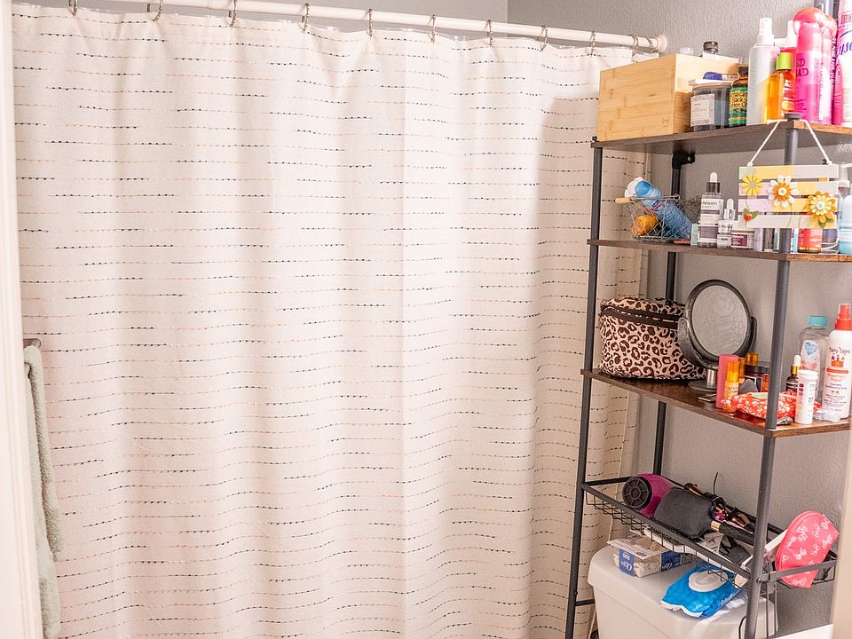 13th image of 2856 Halbert St