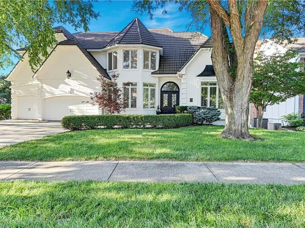 336 NE Brockton Dr, Lees Summit, MO 64064