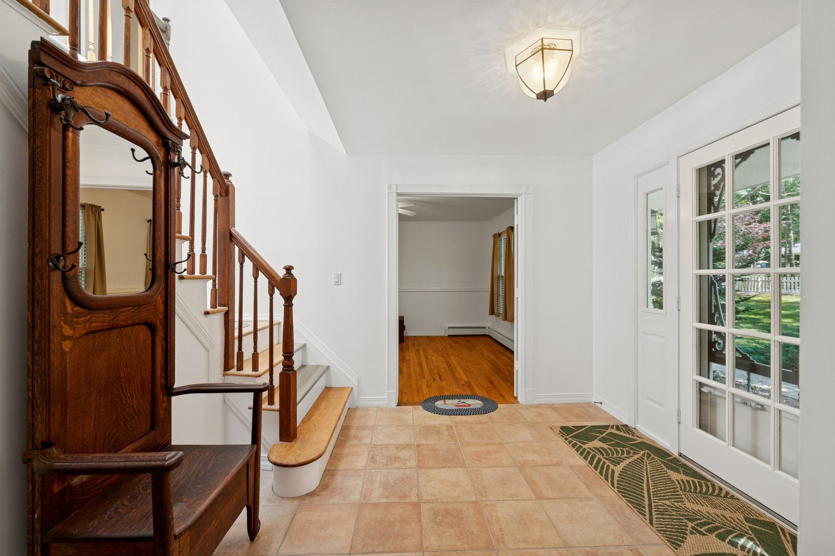  FOYER