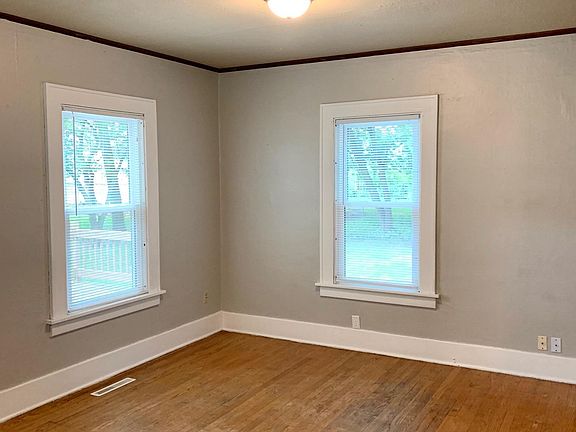 5th image of 419 Lynn Ave