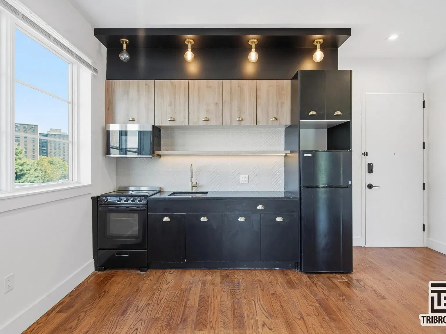 133 Brown Pl — Photo 2