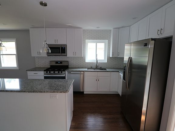 4th image of 8460 N Oleander Ave