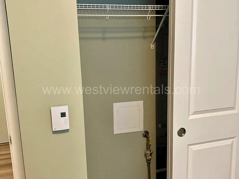 200 E Maple St — Photo 30
