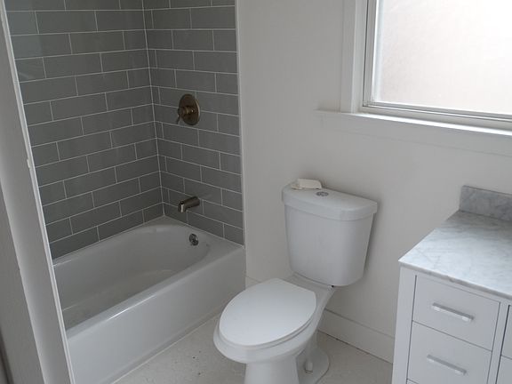 4th image of 1654 Stockton St APT 4