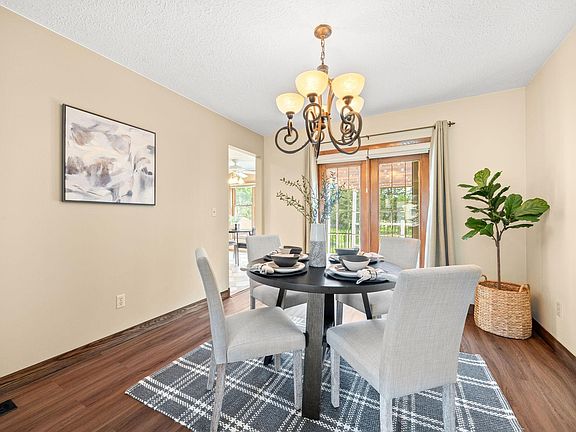 4th image of 662 Pinewood Dr