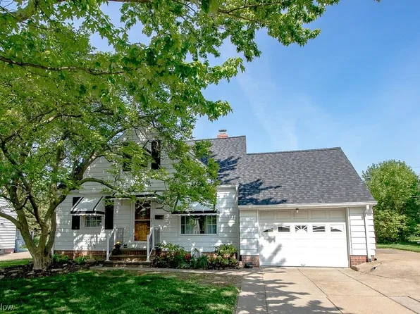 5111 Robinhood Dr, Willoughby, OH 44094