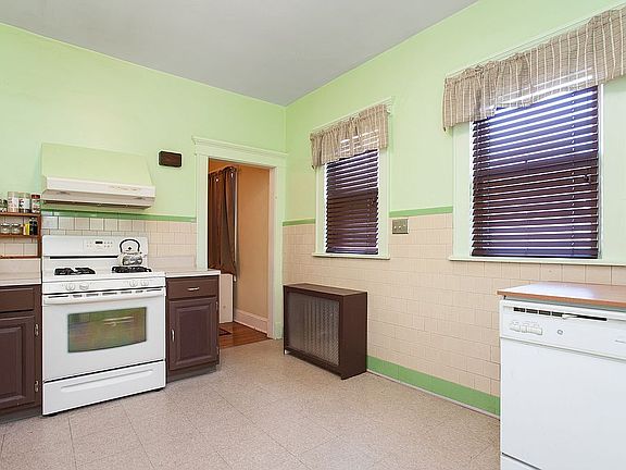 3rd image of 608 Easton Ave