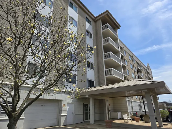 2020 Saint Regis Dr APT 607, Lombard, IL 60148