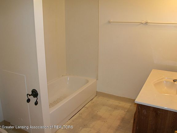 2nd image of 410 W Lovett St