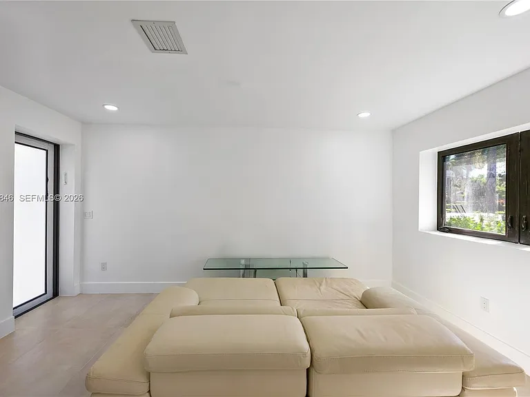 1141 Hollywood Blvd — Photo 34
