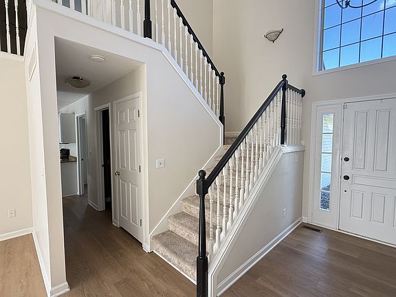 3rd image of 603 E Castlebury Cir