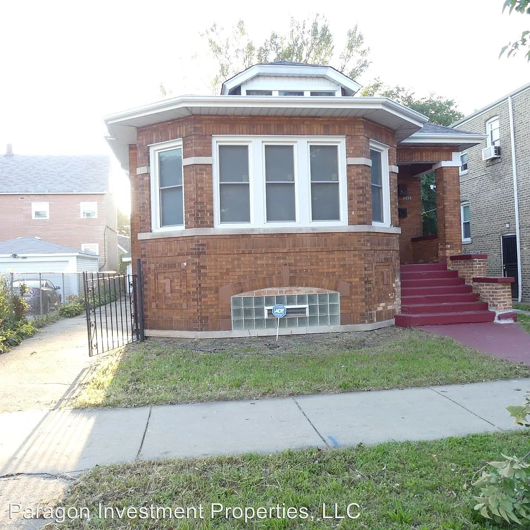 8434 S Colfax Ave photo 1