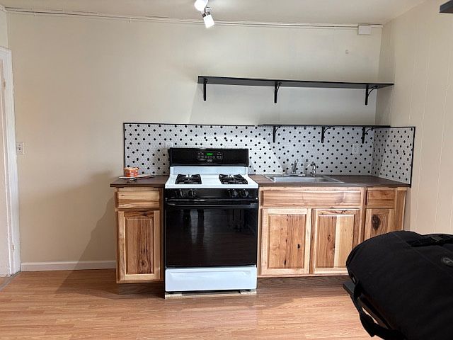 1st image of 21 N Chestnut St #5