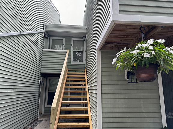 3rd image of 95 Pleasant Ave #95