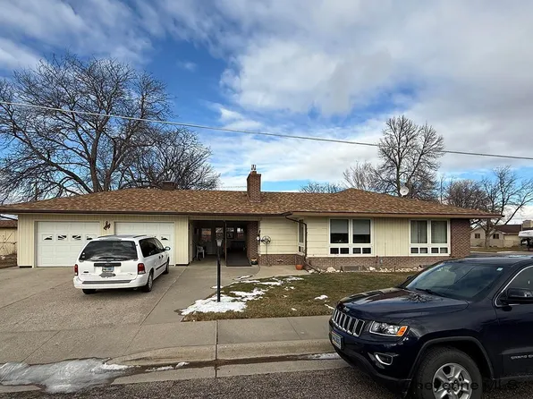 83 13th St, Wheatland, WY 82201