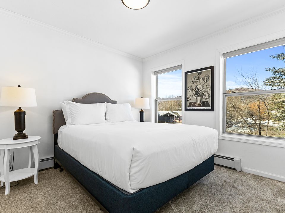 Bedroom 1 | Queensize Bed | Big Windows and Overlooking View