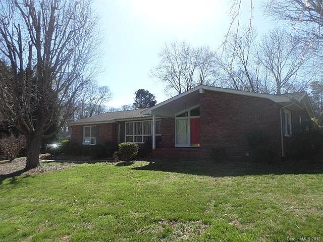 1st image of 208 Brookmeade Dr