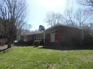 208 Brookmeade Dr, Statesville, NC 28625