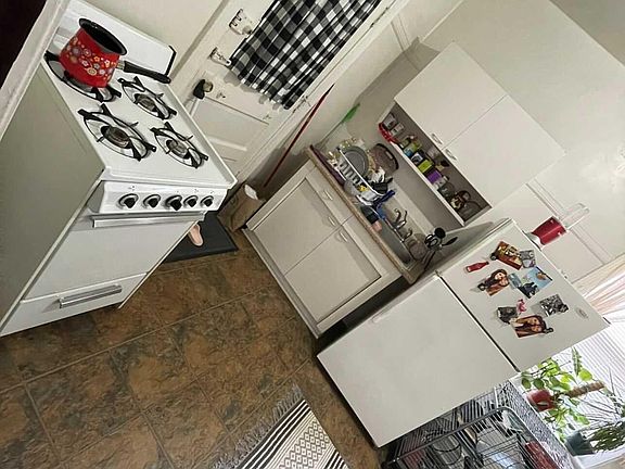 5th image of 3 N Broadway St Floor 3